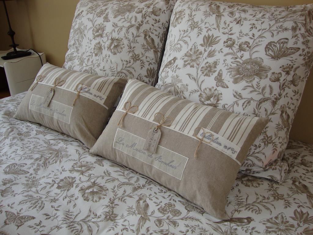 La Cour Des Carmes Bed & Breakfast Arras Room photo